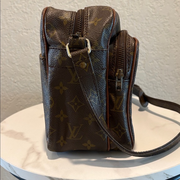 Louis Vuitton Vintage Monogram Crossbody Bag Leather with COA - Picture 11 of 16